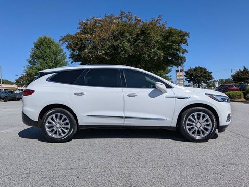 Used 2025 Buick Enclave Preferred FWD image 9