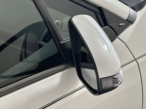 Used 2019 Toyota C-HR LE FWD image 10