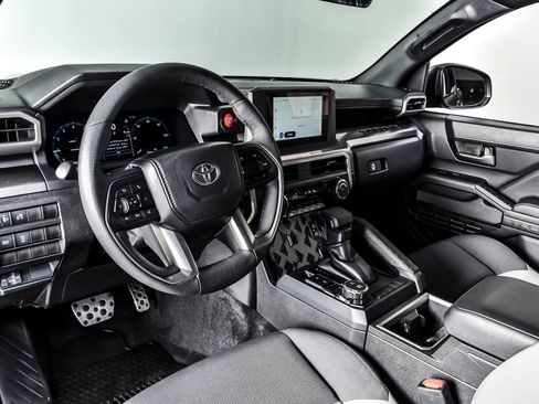 Used 2025 Toyota Tacoma TRD Sport AWD/4WD image 14
