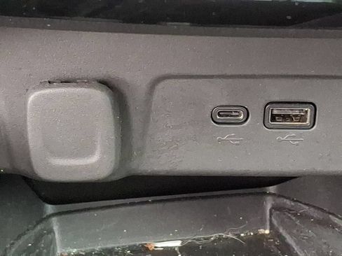 Certified 2024 Chevrolet Trax RS w/ Sunroof Package FWD image 31