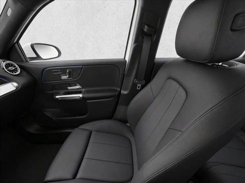 Used 2026 Mercedes-Benz GLB 250 4MATIC image 24