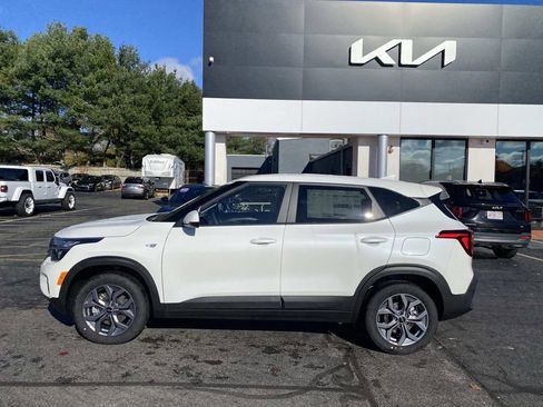 New 2026 Kia Seltos LX image 2