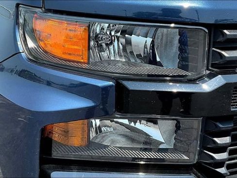 Used 2021 Chevrolet Silverado 1500 Custom Trail Boss AWD/4WD image 32