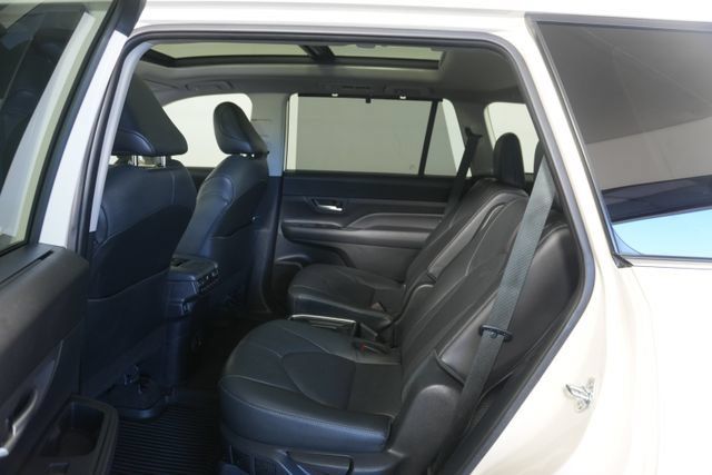 Used 2024 Toyota Grand Highlander AWD image 24