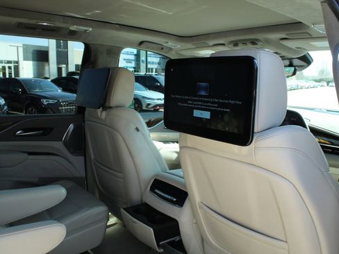 Used 2023 Cadillac Escalade Sport Platinum w/ LPO, ONYX Package image 15