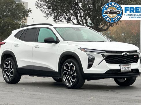 Used 2025 Chevrolet Trax RS w/ Driver Confidence Package image 1