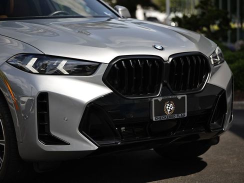 Certified 2025 BMW X6 xDrive40i w/ Premium Package AWD/4WD image 2