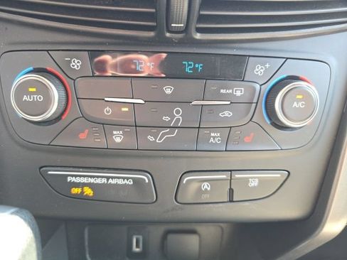 Used 2017 Ford Escape SE w/ SE Cold Weather Package AWD/4WD image 15