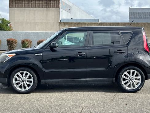 Used 2018 Kia Soul + FWD image 9