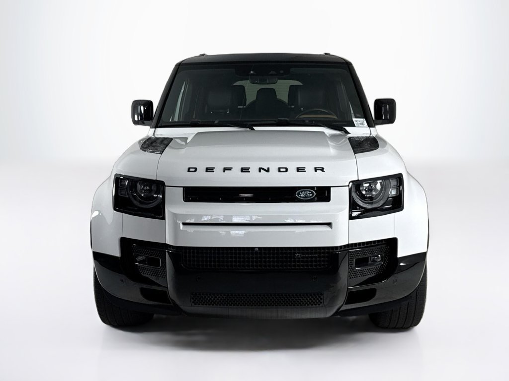 Used 2023 Land Rover Defender 130 X-Dynamic SE AWD/4WD image 8
