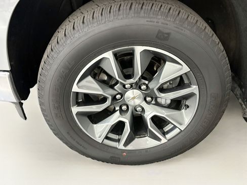 Used 2024 Chevrolet Silverado 1500 LT AWD/4WD image 11