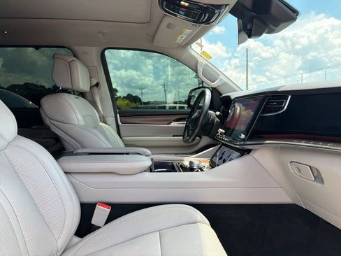 Used 2022 Jeep Grand Wagoneer Series I AWD/4WD image 32