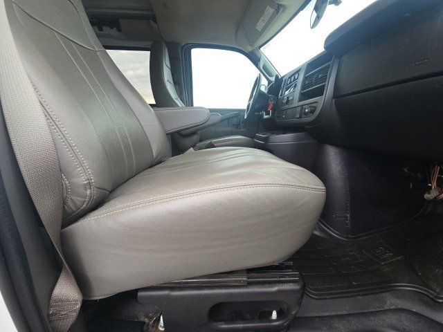 Certified 2017 Chevrolet Express 2500 RWD image 15