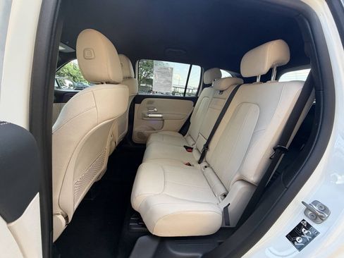 Used 2025 Mercedes-Benz GLB 250 4MATIC w/ Exclusive Package image 20