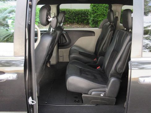 Used 2017 Dodge Grand Caravan SXT FWD image 13
