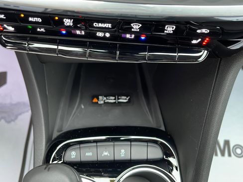 Used 2025 Buick Encore GX Avenir w/ Avenir Technology Package image 25