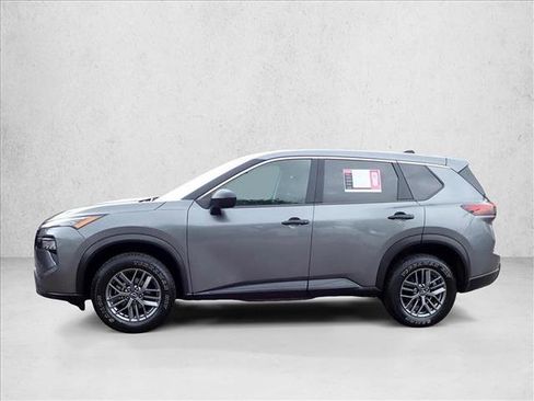Used 2024 Nissan Rogue S AWD/4WD image 2
