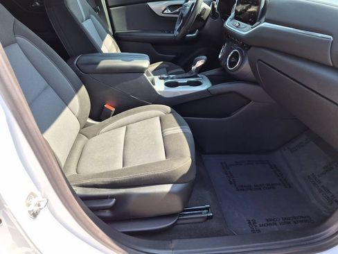 Used 2025 Chevrolet Blazer LT FWD image 31