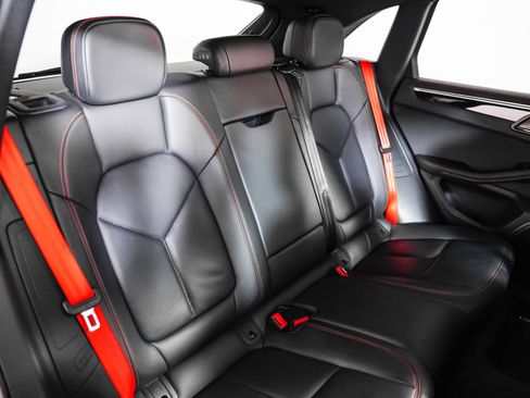 Certified 2022 Porsche Macan S w/ Premium Package Plus image 6