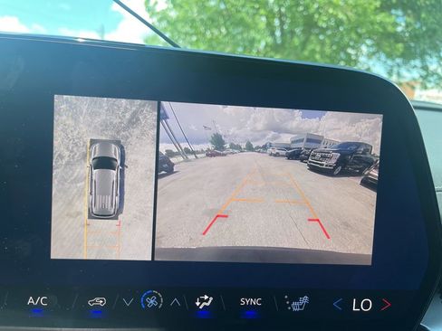 Used 2026 Chevrolet Traverse LT w/ Driver Confidence Package AWD/4WD image 10