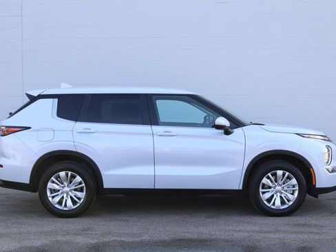 New 2026 Mitsubishi Outlander ES AWD/4WD image 2