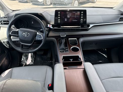 Used 2024 Toyota Sienna XLE image 14