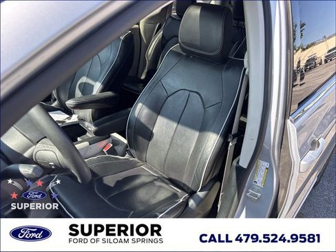 Used 2023 Chrysler Pacifica Limited FWD image 27