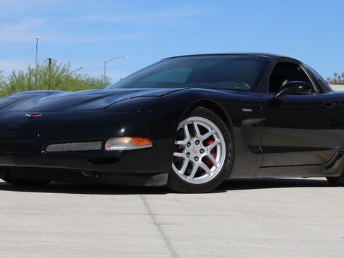 Used 2001 Chevrolet Corvette Z06 RWD image 2