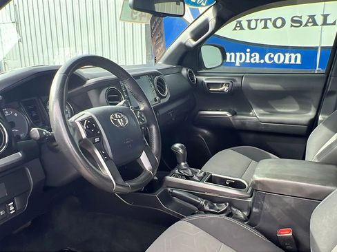 Used 2020 Toyota Tacoma TRD Off-Road w/ Technology Package AWD/4WD image 14