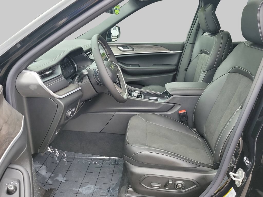 New 2026 Jeep Grand Cherokee Altitude RWD image 26