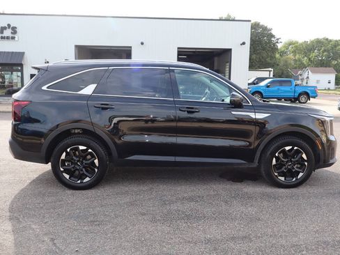 Used 2024 Kia Sorento S AWD/4WD image 17