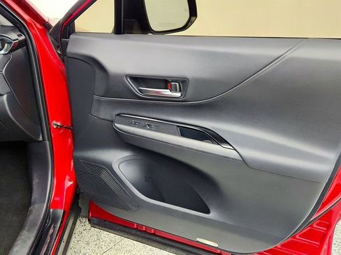 Used 2021 Toyota Venza LE image 25