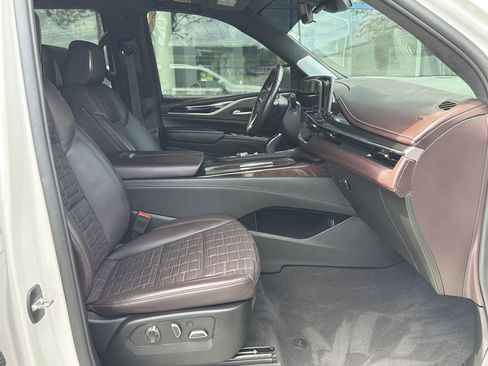 Used 2024 Cadillac Escalade Premium Luxury Platinum w/ Heavy-Duty Trailer Package image 13