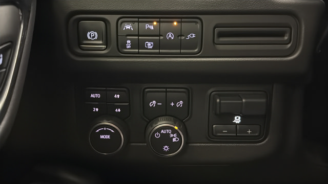 Used 2022 Chevrolet Tahoe RST w/ Luxury Package AWD/4WD image 34