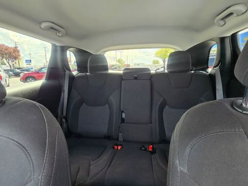 Used 2020 Jeep Cherokee Latitude AWD/4WD image 19