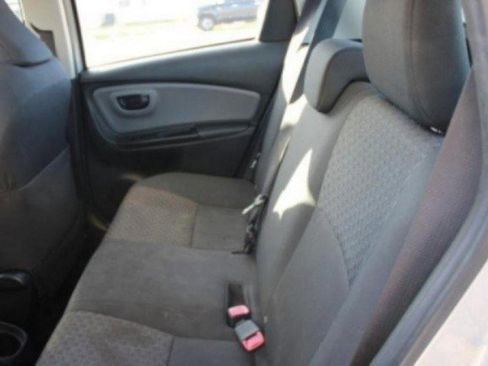 Used 2017 Toyota Yaris L image 88