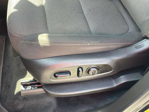 Used 2020 Chevrolet Traverse LT FWD image 37