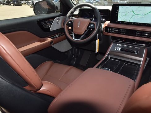 New 2026 Lincoln Aviator Reserve AWD/4WD image 16