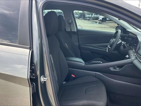 Used 2024 Hyundai Elantra SEL FWD image 28