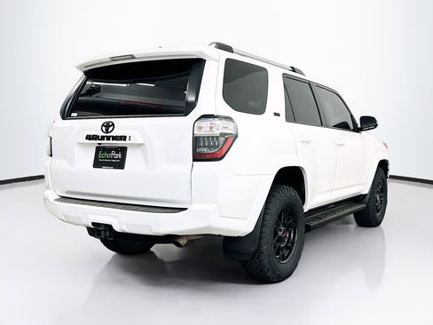 Used 2020 Toyota 4Runner SR5 Premium w/ Moonroof Package AWD/4WD image 9