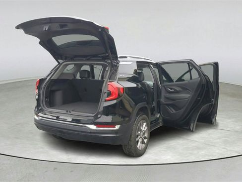 Used 2024 GMC Terrain SLT image 13
