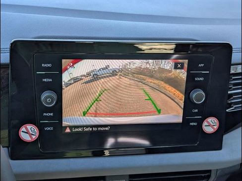 Used 2025 Volkswagen Jetta SE image 12