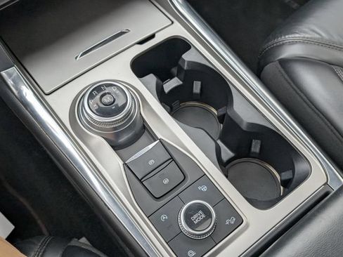 Used 2020 Ford Explorer Platinum w/ Premium Technology Package AWD/4WD image 21