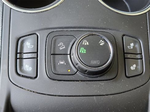 Used 2024 GMC Terrain SLT image 27