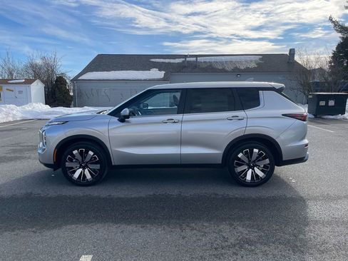 New 2026 Mitsubishi Outlander SE image 9