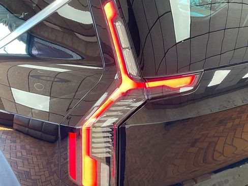 Used 2024 Kia EV9 Wind image 14