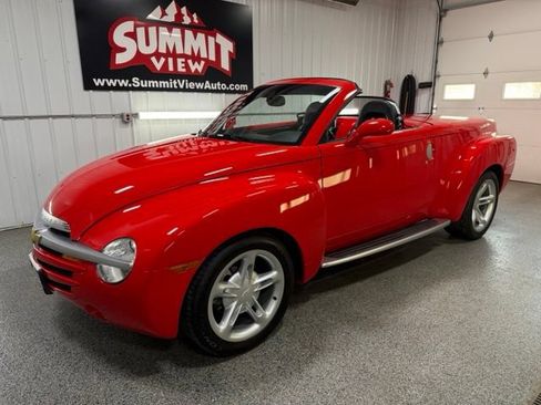 Used 2004 Chevrolet SSR w/ Preferred Equipment Group RWD image 1