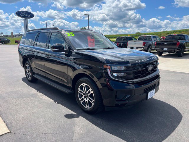 Used 2025 Ford Expedition Max Active AWD/4WD image 3
