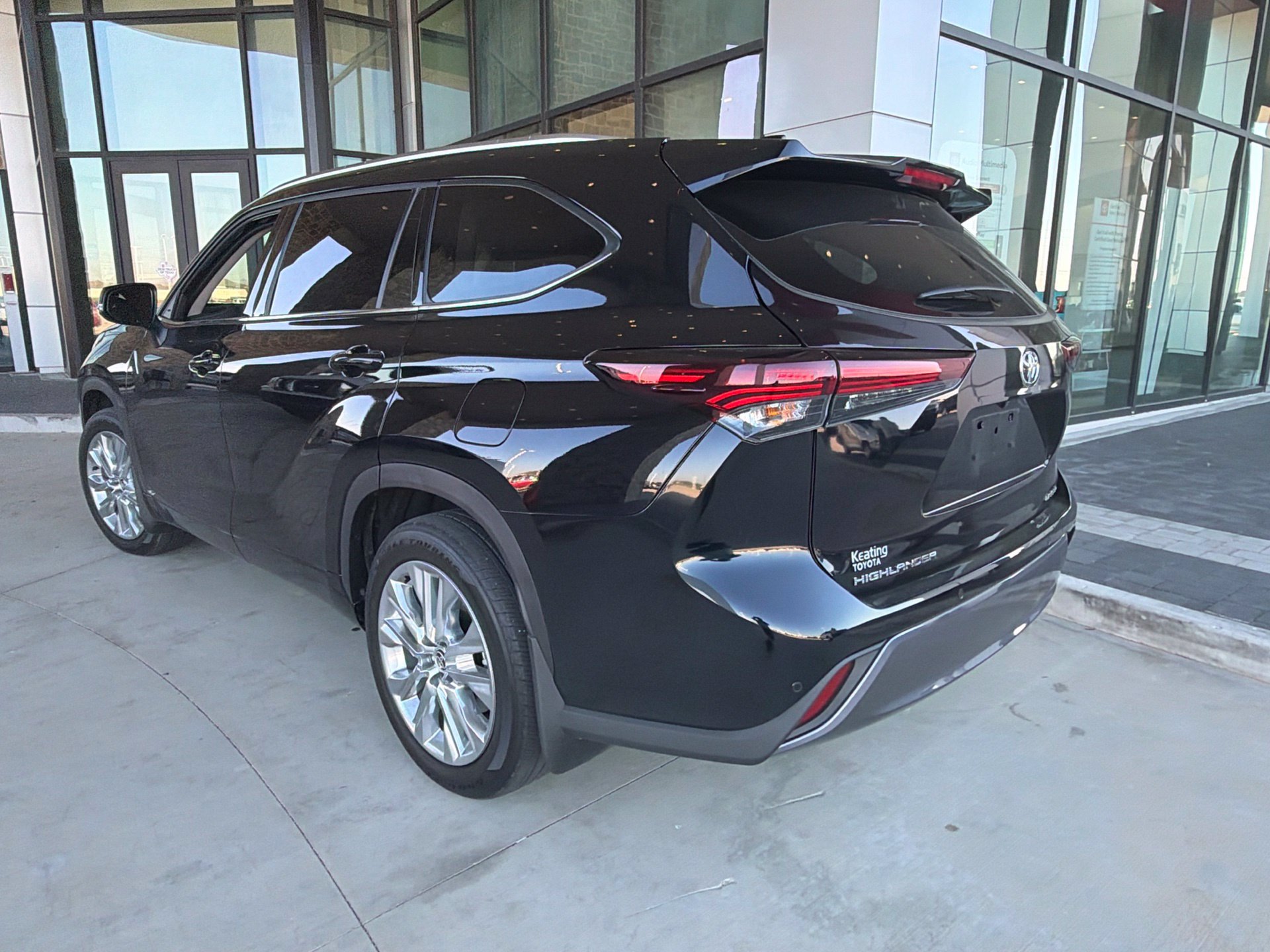Certified 2026 Toyota Highlander Limited AWD/4WD image 6