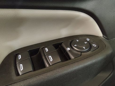 Used 2021 Chevrolet Equinox LS FWD image 27